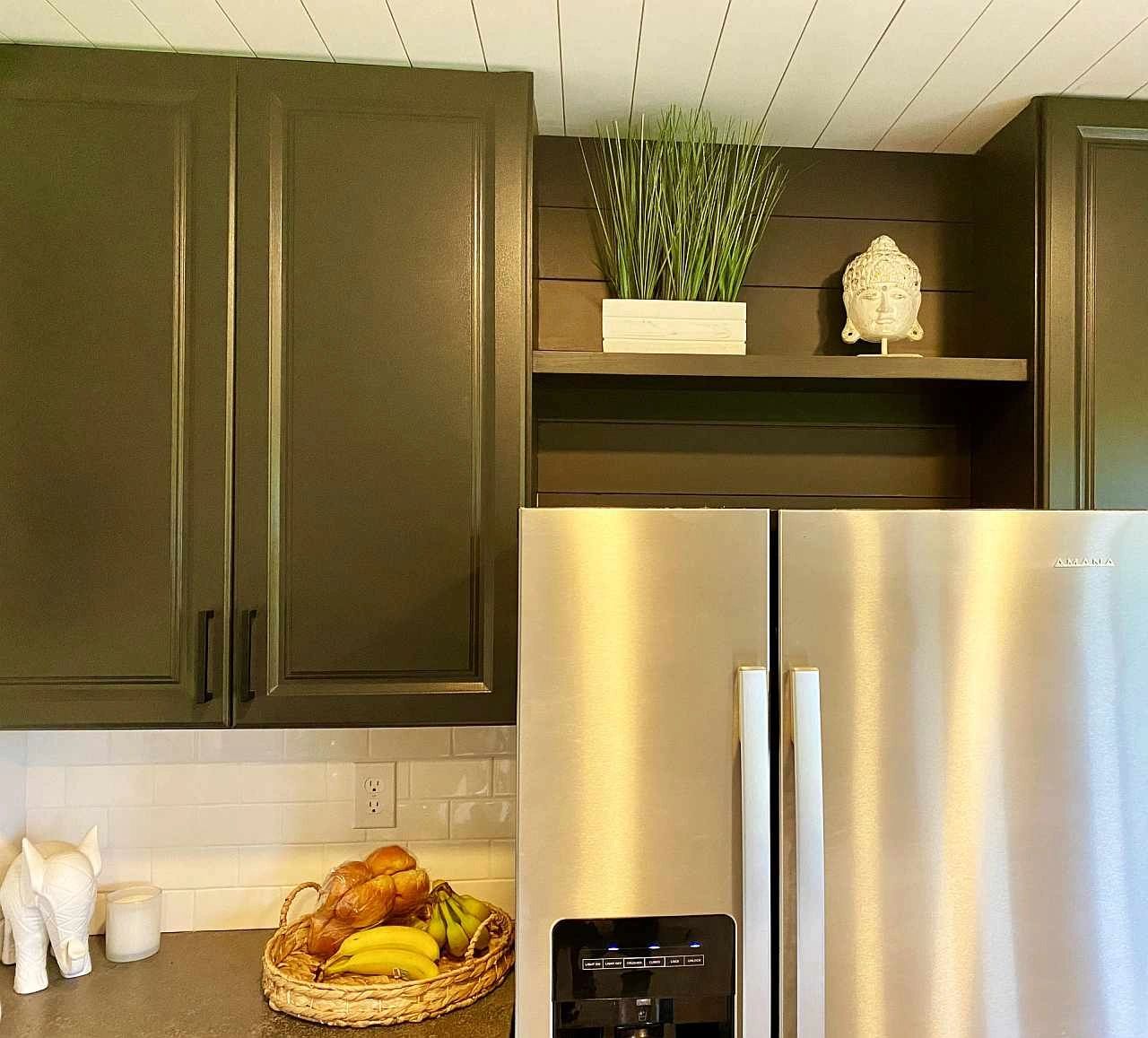 Shades of black include Benjamin Moore's Graphite. Shades of black include Benjamin Moore's Graphite.